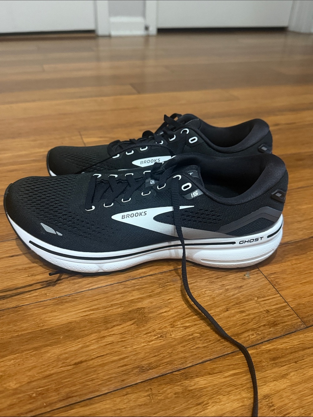 Brooks Women’s Ghost 15 running shoes size 9 US like new